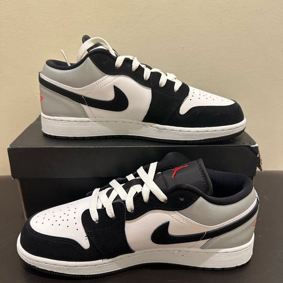 Size 7Y / Women 8.5 NIB Big Kid GS Jordan 1 Low SE Panda Toe  HF3188-106 - Picture 4 of 7